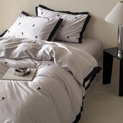 Luxuriöses Satin-Bettwäsche-Set mit Kirschstickerei und kontrastierter Einfassung