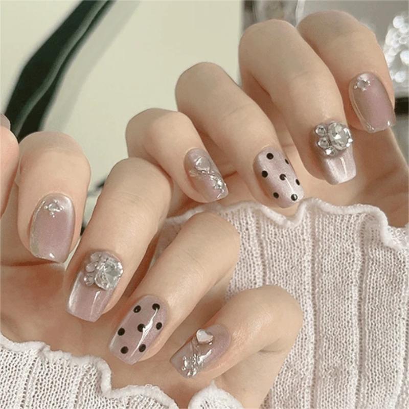 Kunstnagelset mit eleganten 3D-Dekoren Brehn
