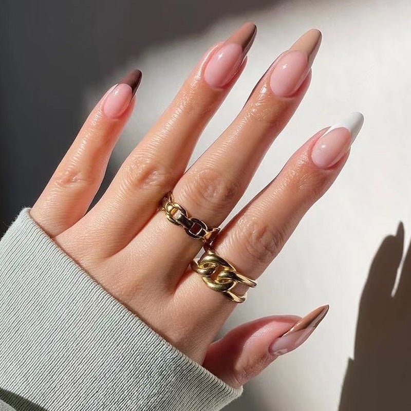 Kunstvolle Gel-Nägel mit elegantem Farbverlauf und modischem Akzent Brehn