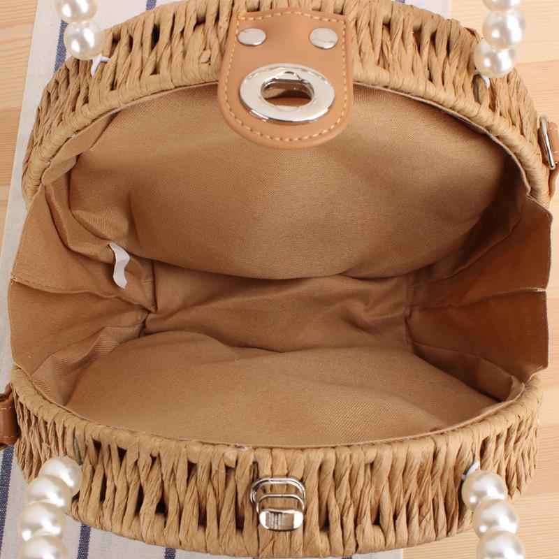 Runde Basttasche mit Perlenverzierung Brehn