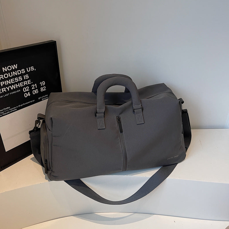Moderne Reisetasche mit Vielseitigen Trageoptionen Brehn