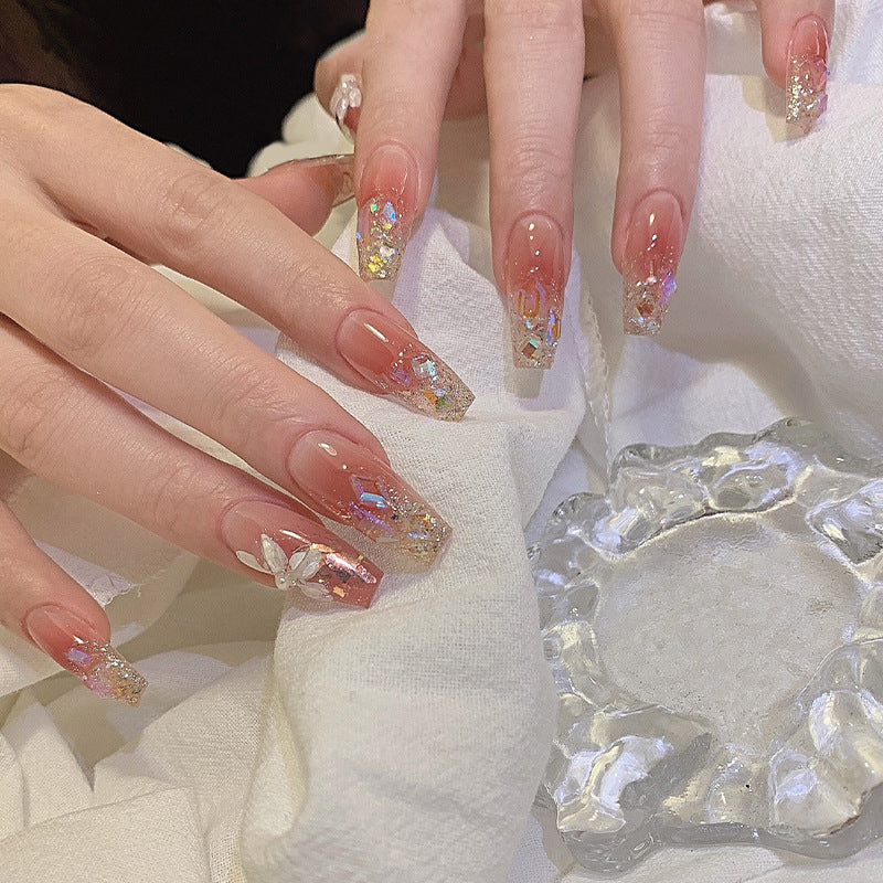 Kunstnagelset mit floralen und glitzernden Akzenten Brehn