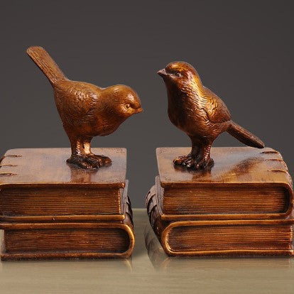 Dekorative Buchstützen mit Vogel-Figuren
