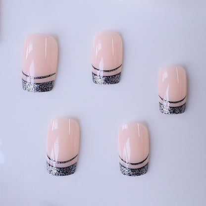 Stylische glitzernde French Tip Nagelverzierungen Brehn