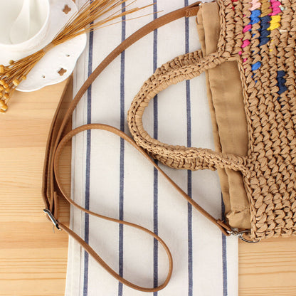 Handtasche Aus Handgearbeitetem Naturmaterial mit Buntem Akzent Brehn