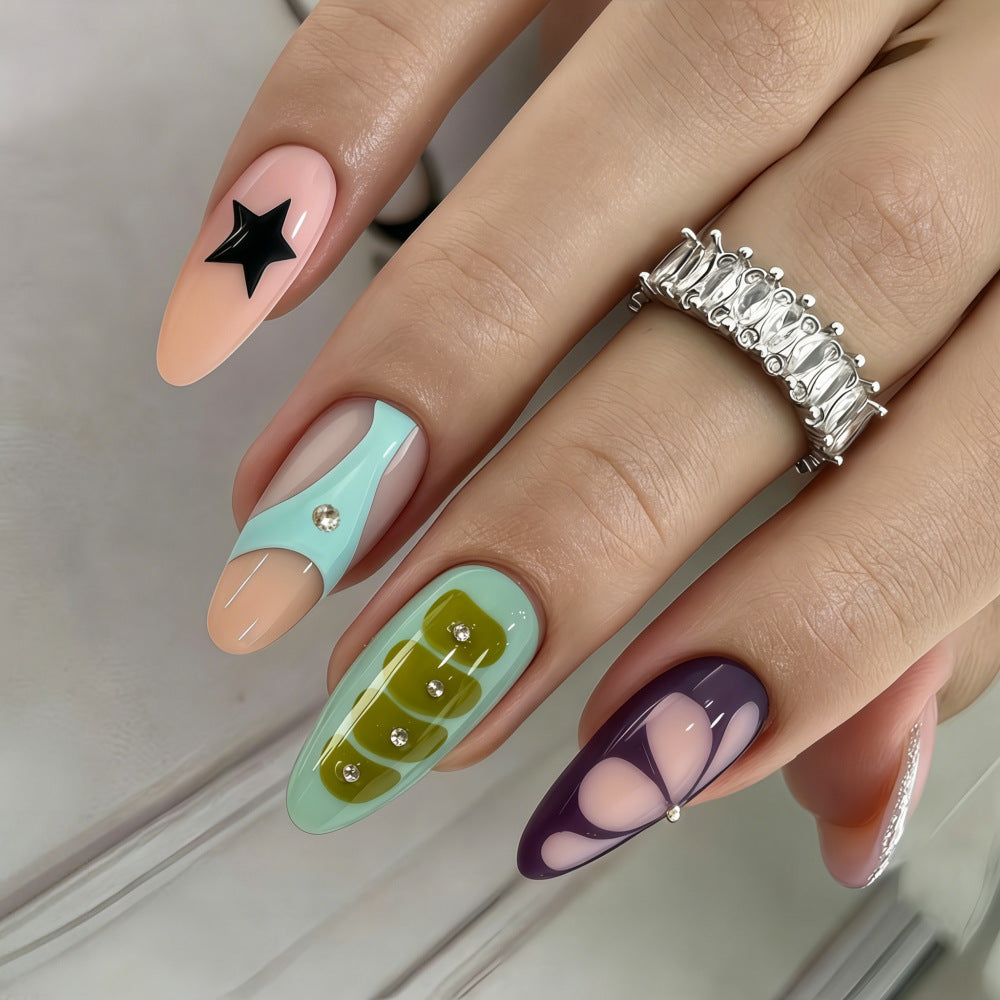 Kreative Kunstnägel mit Einzigartigen Geometrischen Designs Brehn