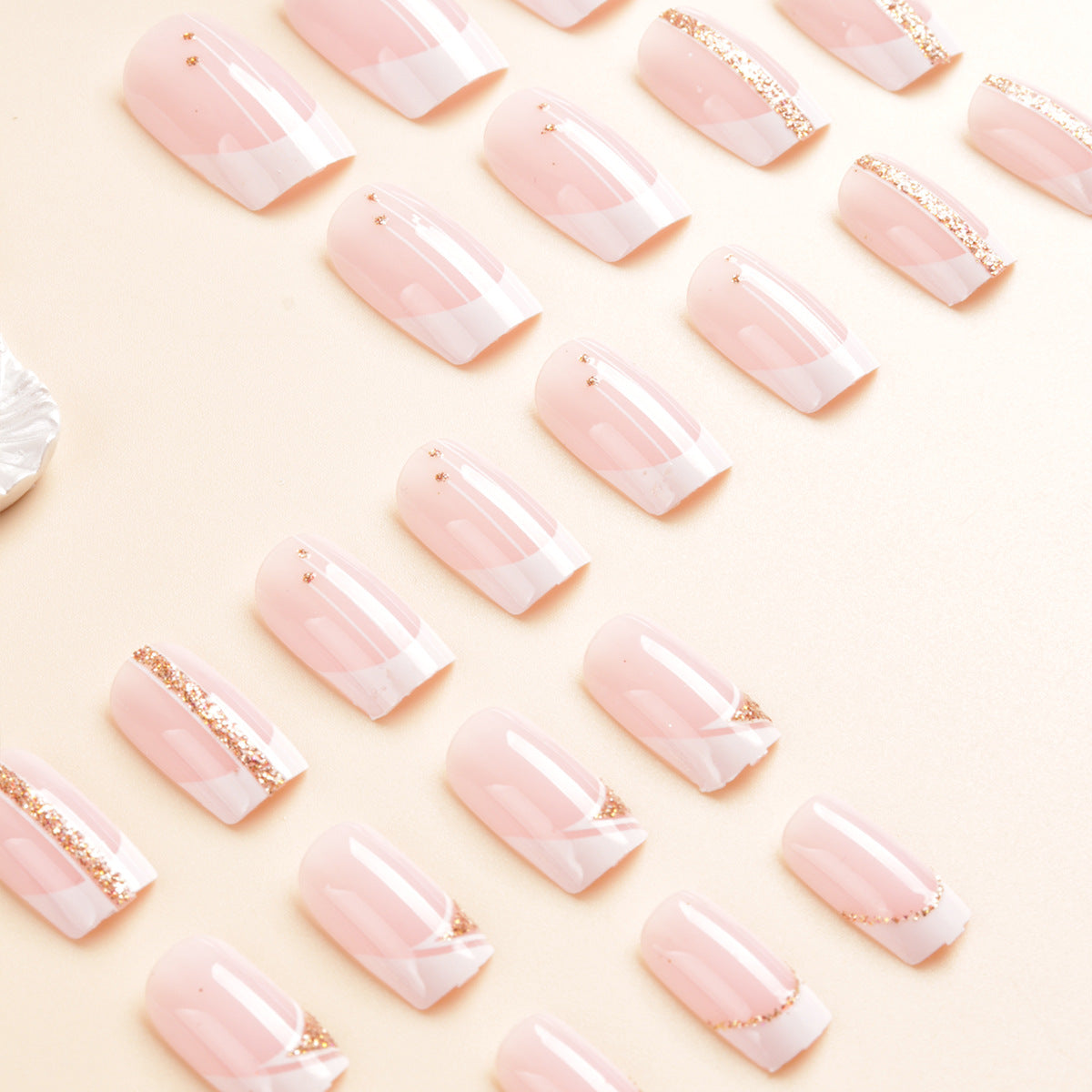 Elegantes French Tip Press-On Nail Art Set Brehn