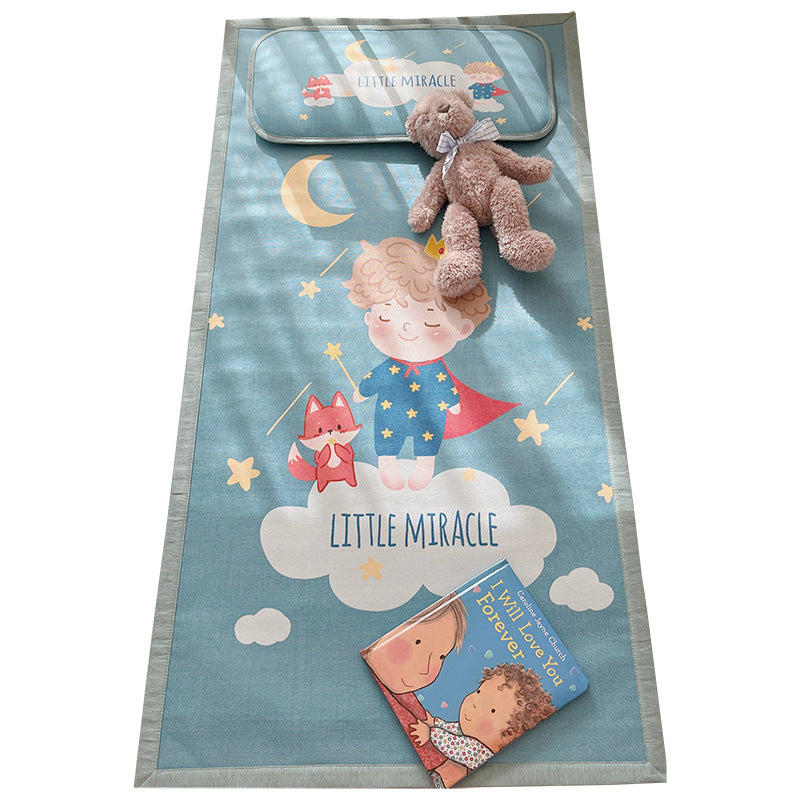 Gepolsterte Baby-Krippenauflage mit Gute‑Nacht-Print, rutschfester Unterseite und abwischbarem Bezug