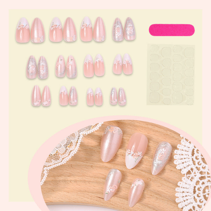 Kreatives Kunstnagelset mit floralen und glitzernden Verzierungen Brehn