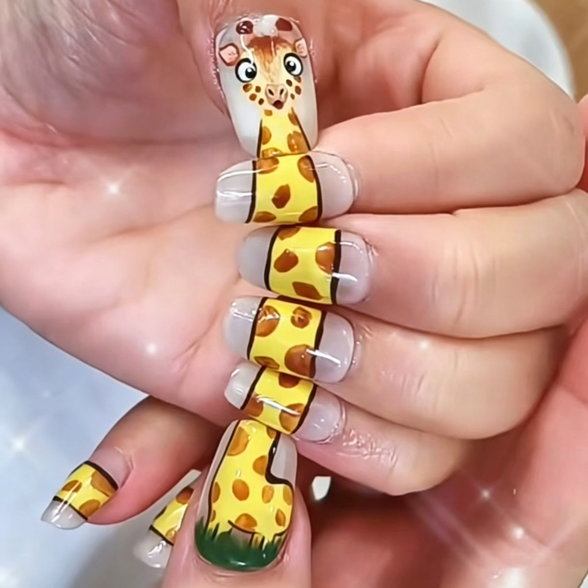 Verspielte Giraffen-themed Nagelkunstverzierungen Brehn