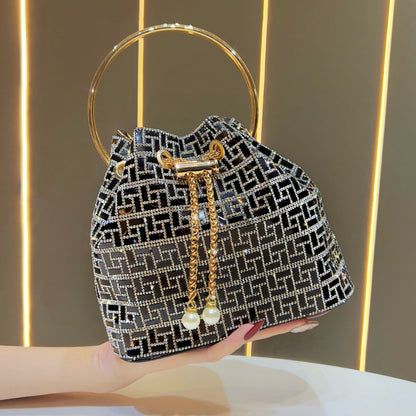 Rhinestone-beschmückte Bucket Bag