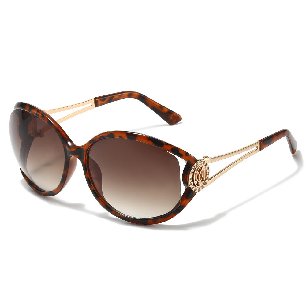 Designer Cat-Eye Sonnenbrille mit goldenen Akzentdetails Brehn