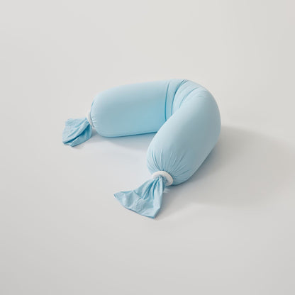 Ergonomisches Nackenstützkissen mit weichem Stretch‑Bezug und verstellbaren Knotenenden