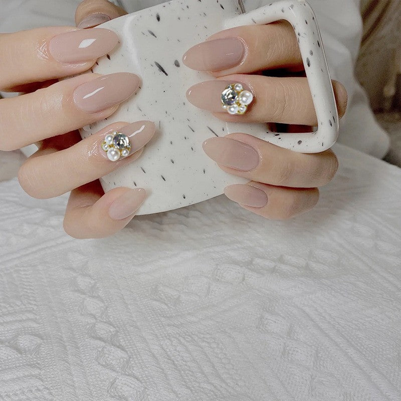 Kunstnagelset mit elegantem Perlendesign und hochglänzender Oberfläche Brehn