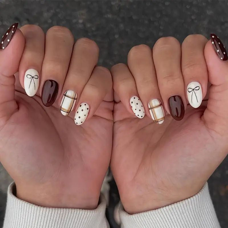 Elegantes Künstlerisches Nagelset Brehn