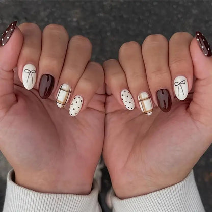 Elegantes Künstlerisches Nagelset Brehn
