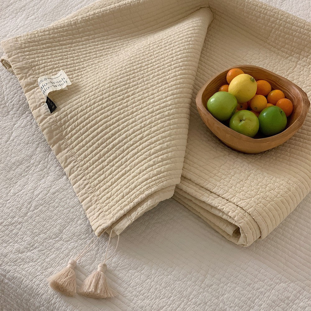 Leichte Steppdecke mit Quasten und Baumwoll-Quiltstruktur