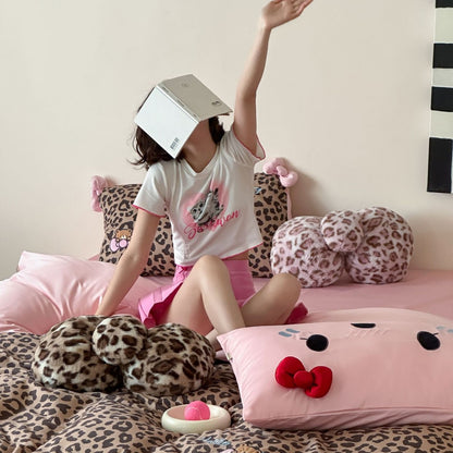 Leopard-Print Baumwollsatin Bettwäsche Set mit Wendbarem Pinkem Laken und Cartoon Applikations-Kissenbezügen