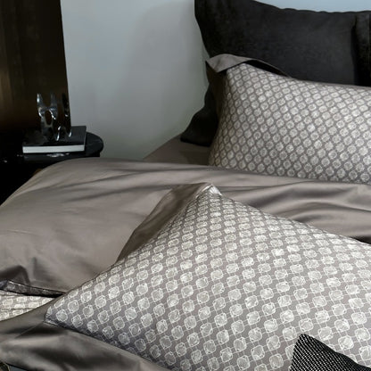 Elegante Bettwäsche-Garnitur aus Baumwollsatin mit dezentem Jacquardmuster und Wendefunktion