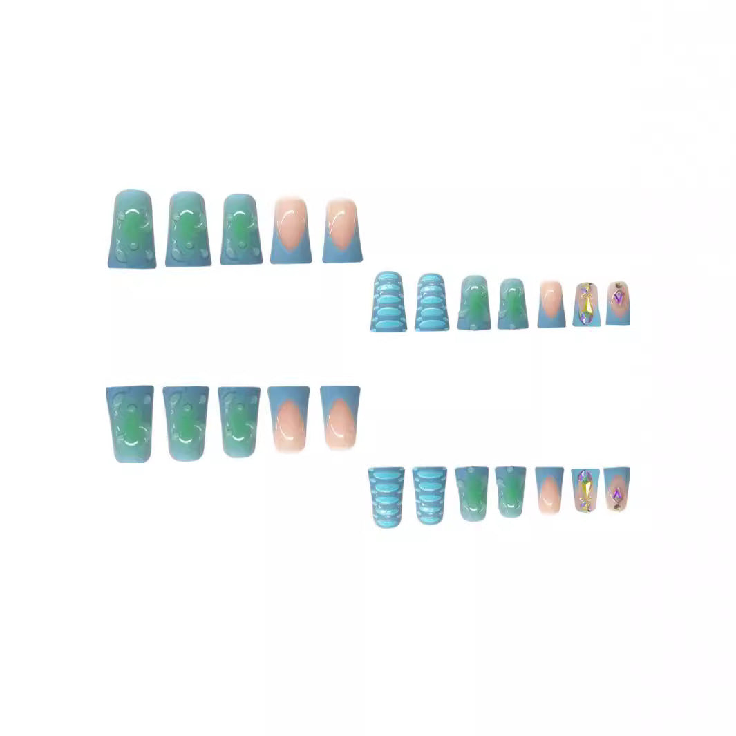 Kreative wasserbasierte Nagelerweiterungen Brehn