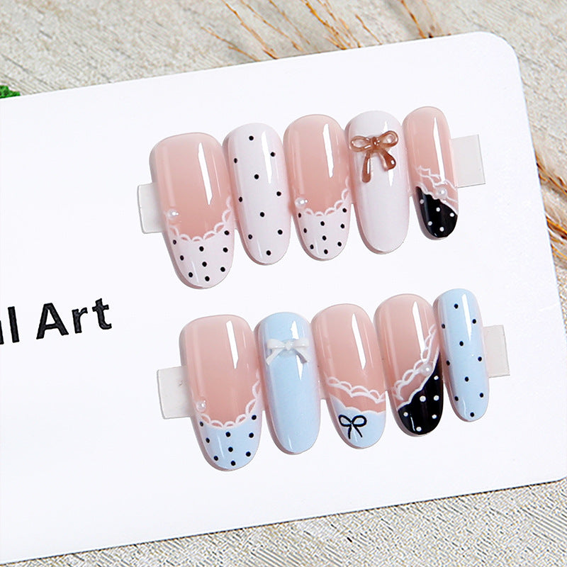 Kunstnagelset mit eleganten Akzenten und feinen Designs Brehn