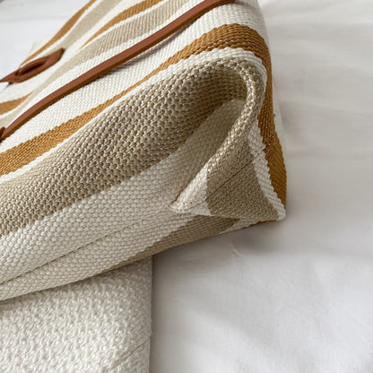 Stylische gestreifte Tragetasche