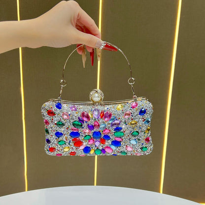 Aufwendig besetzte Abend-Clutch