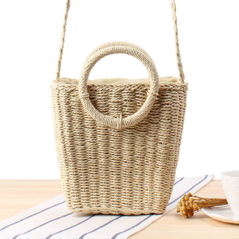 Handtasche Aus Geflochtenem Naturmaterial mit Rundem Griff Brehn