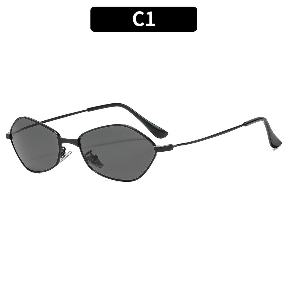 Skulpturale Winkelsonnenbrille