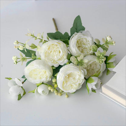 Künstliche Blumenanordnung