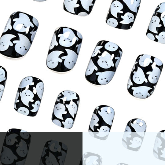 Halloween-Themed Gespensterdesign Nagelkunst Brehn