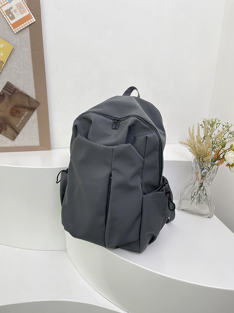 Rucksack mit Vielseitigen Fächern und Charmantem Anhänger Brehn