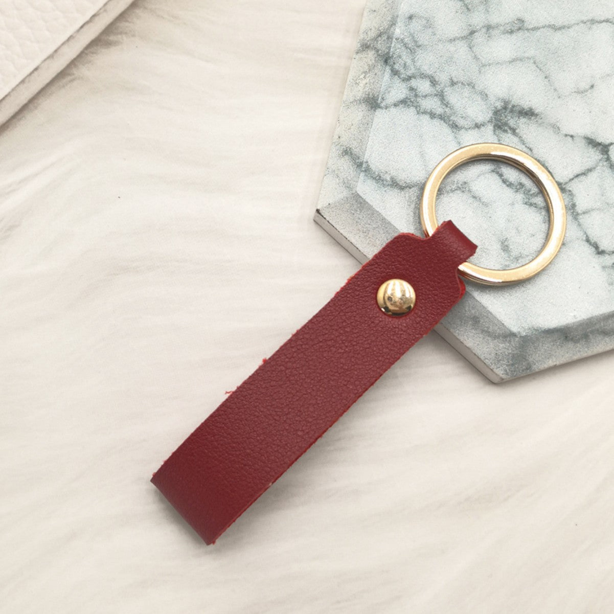 Unisex Schlüsselanhänger aus hochwertigem Kunstleder mit eleganter Metallverzierung Brehn