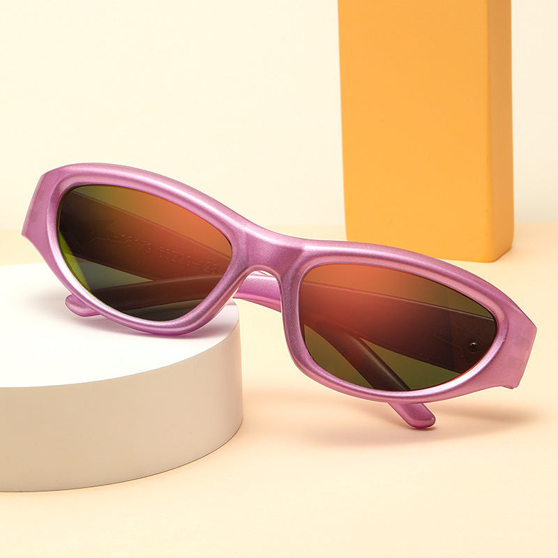 Damen elegante Kunststoffsonnenbrille im zeitgenössischen Design Brehn