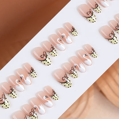 Kunstnagelset mit kreativen Schwanen-Design und verspielten Punkten Brehn