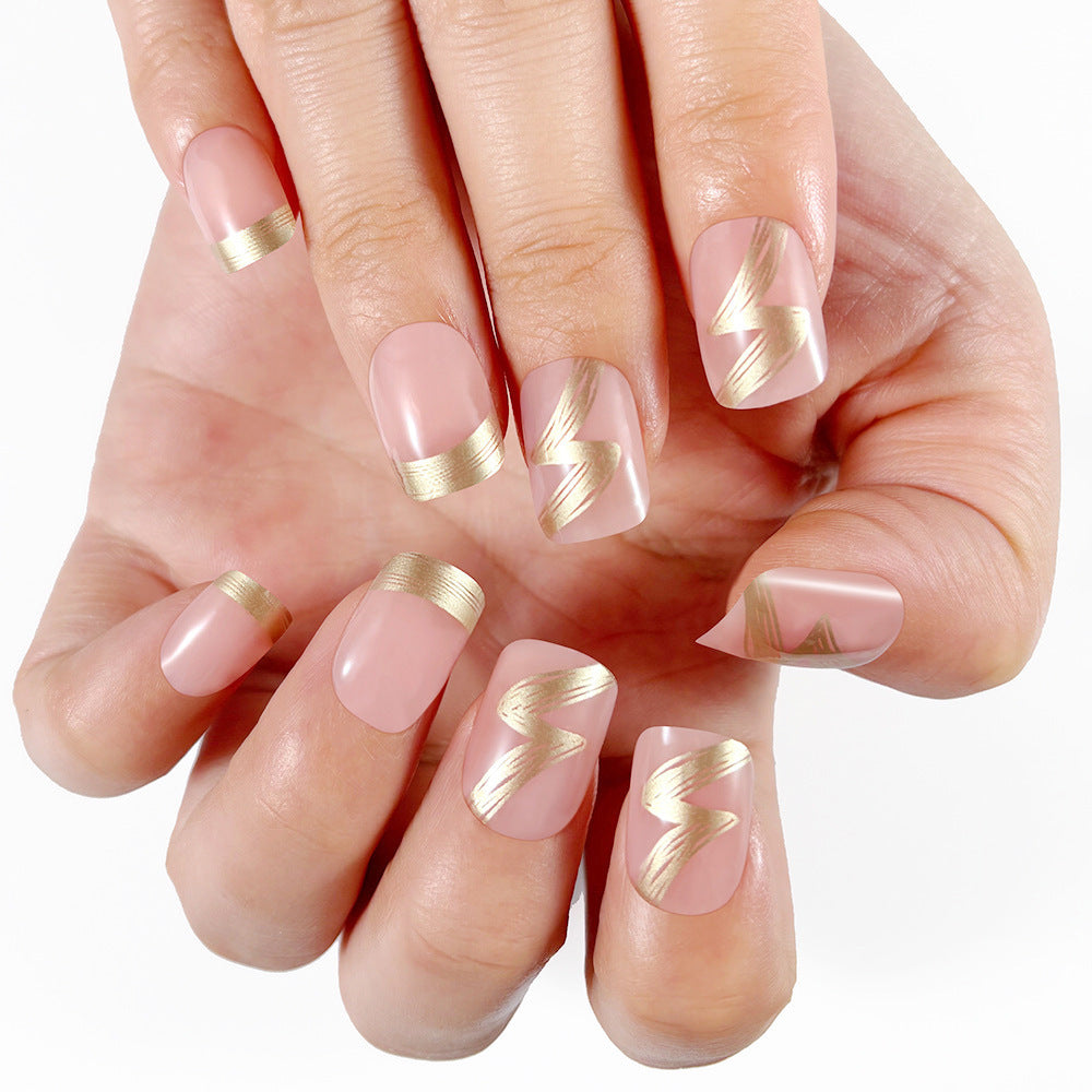Elegante französische Tipp-Press-On Nägel mit goldenen Akzenten Brehn
