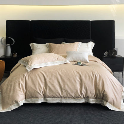 Luxuriöses Satin-Bettwäsche-Set mit dezenter Marmorstruktur und goldener Stickbordüre