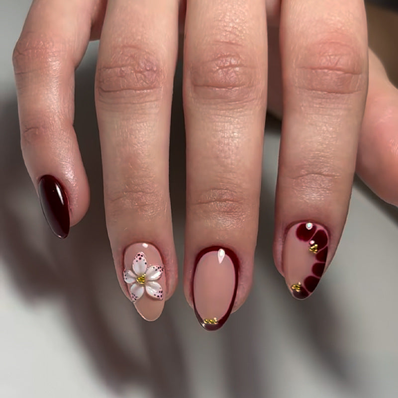 Kunstnagelset mit eleganten Blumenmustern und Glamour-Akzenten Brehn