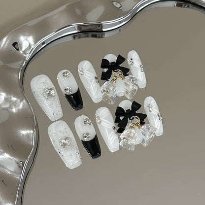 Elegantes mit Strass verziertes Press-On Nagelkunstset