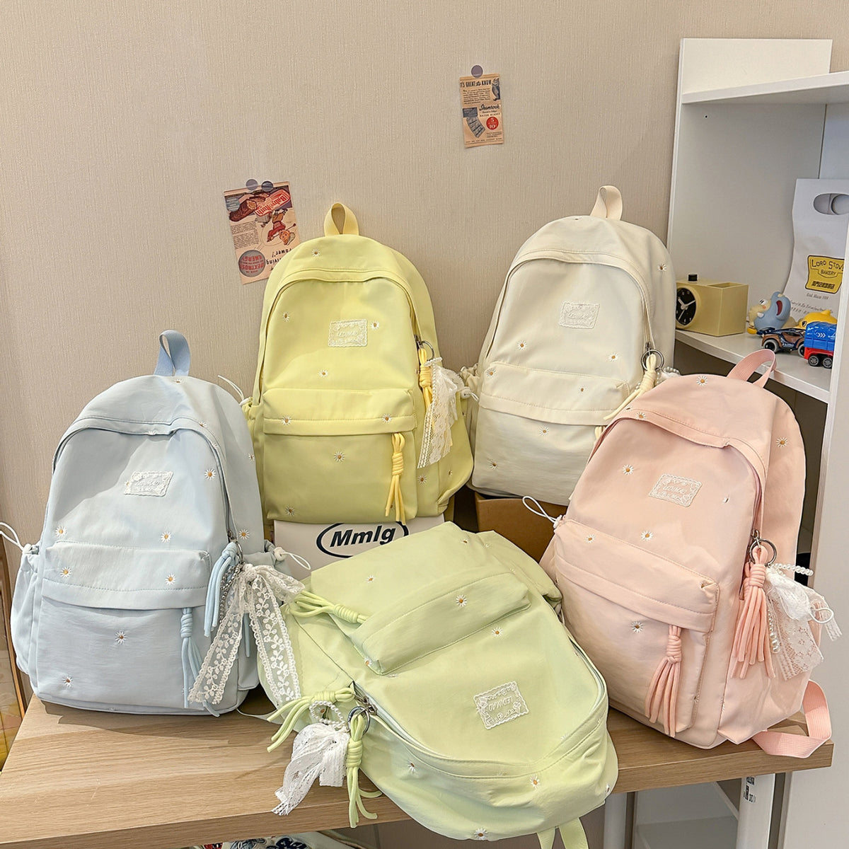 Stylischer backpack mit floralem Schmuck Brehn