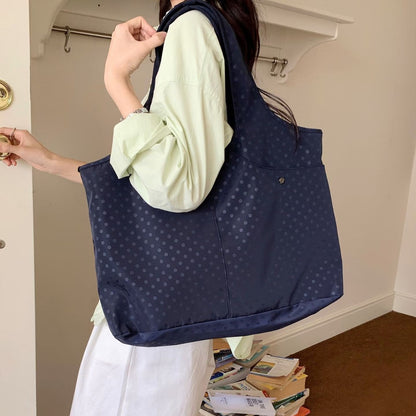 Geräumige Gepunktete Schultertasche