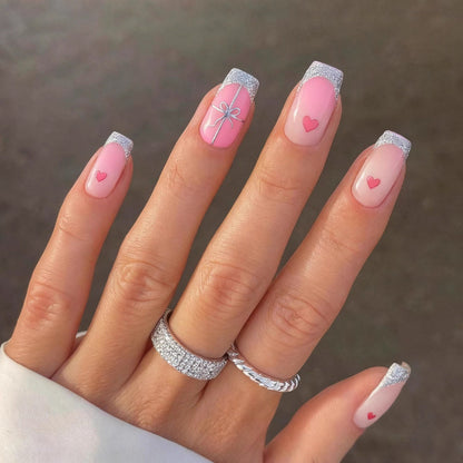 Herz-verzierte elegante Nagelkunst-Verlängerungen Brehn