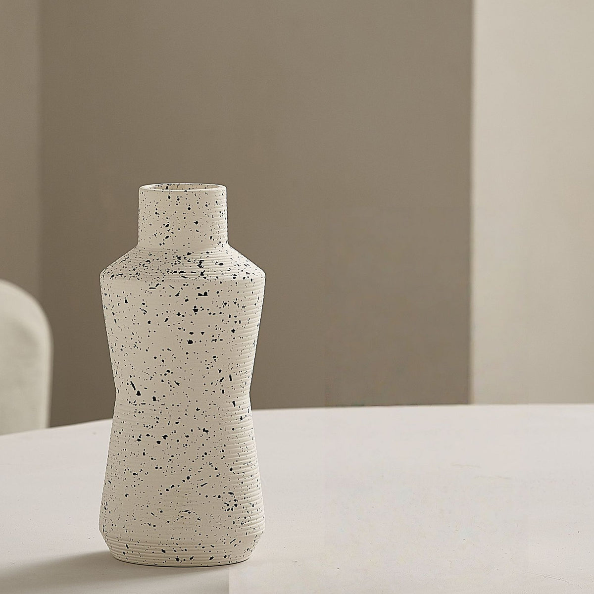 Elegante und Kunstvolle Keramikvase Brehn