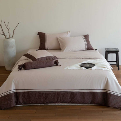 Bettwäsche-Set aus Baumwollsatin mit dekorativem Saum und Zierkissen