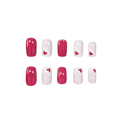 Herz-verzierte Nagelkunst-Verfeinerungen Brehn