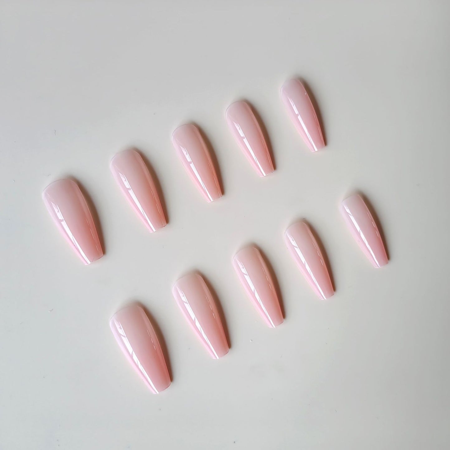 Kunstnails mit elegantem Hochglanz-Finish Brehn