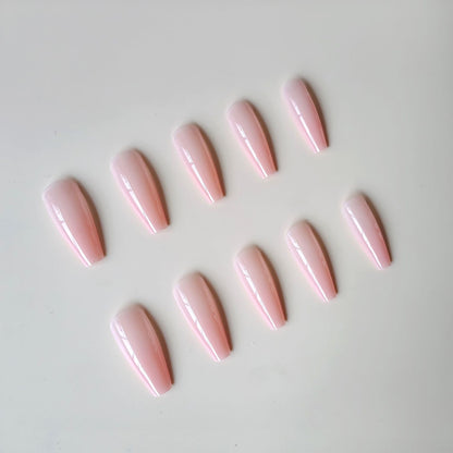 Kunstnails mit elegantem Hochglanz-Finish Brehn