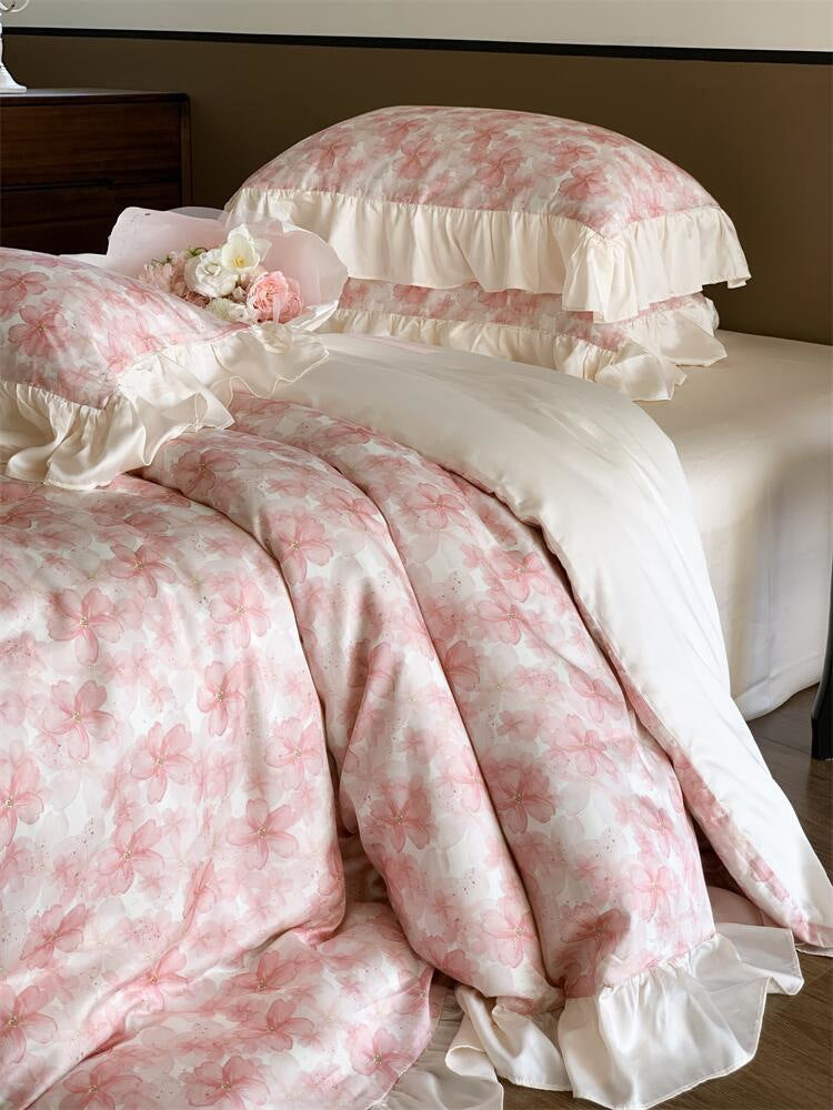 Romantische Rüschen-Bettgarnitur aus Baumwoll-Perkal mit floralem Jacquardprint