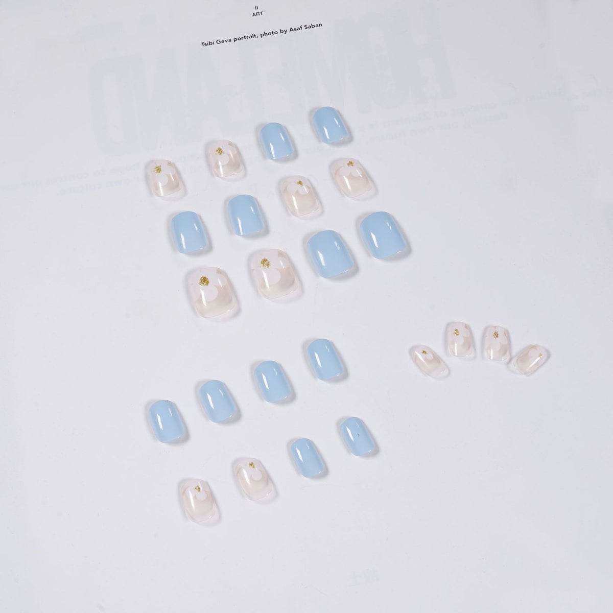 Kunstvolle Nagelkunst mit Blumenverzierung Brehn