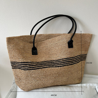 Handgefertigte Strohtasche mit Modischem Streifenmuster Brehn